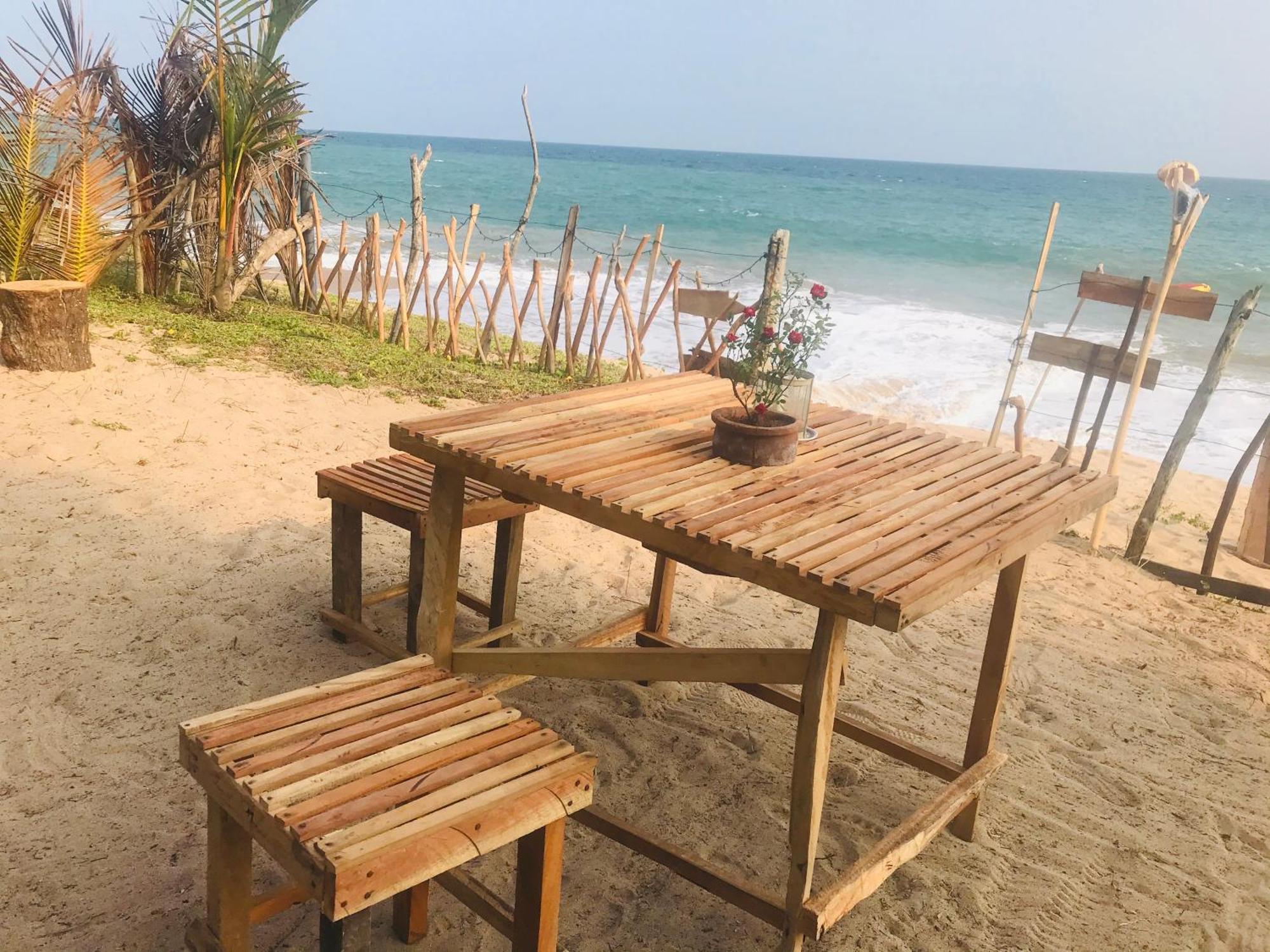 Waves Ranna Cabana And Seafood Luaran gambar