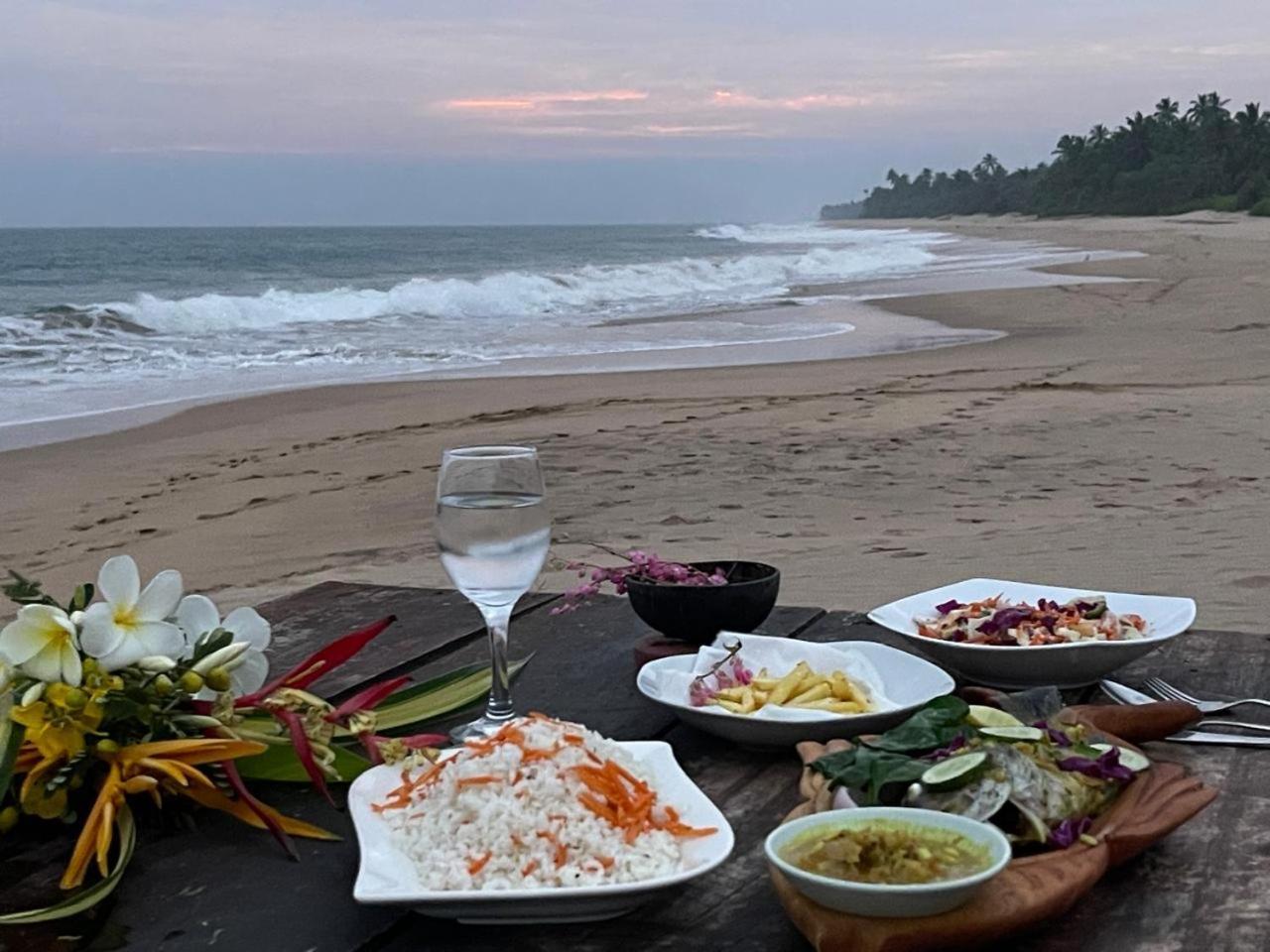 Waves Ranna Cabana And Seafood Luaran gambar